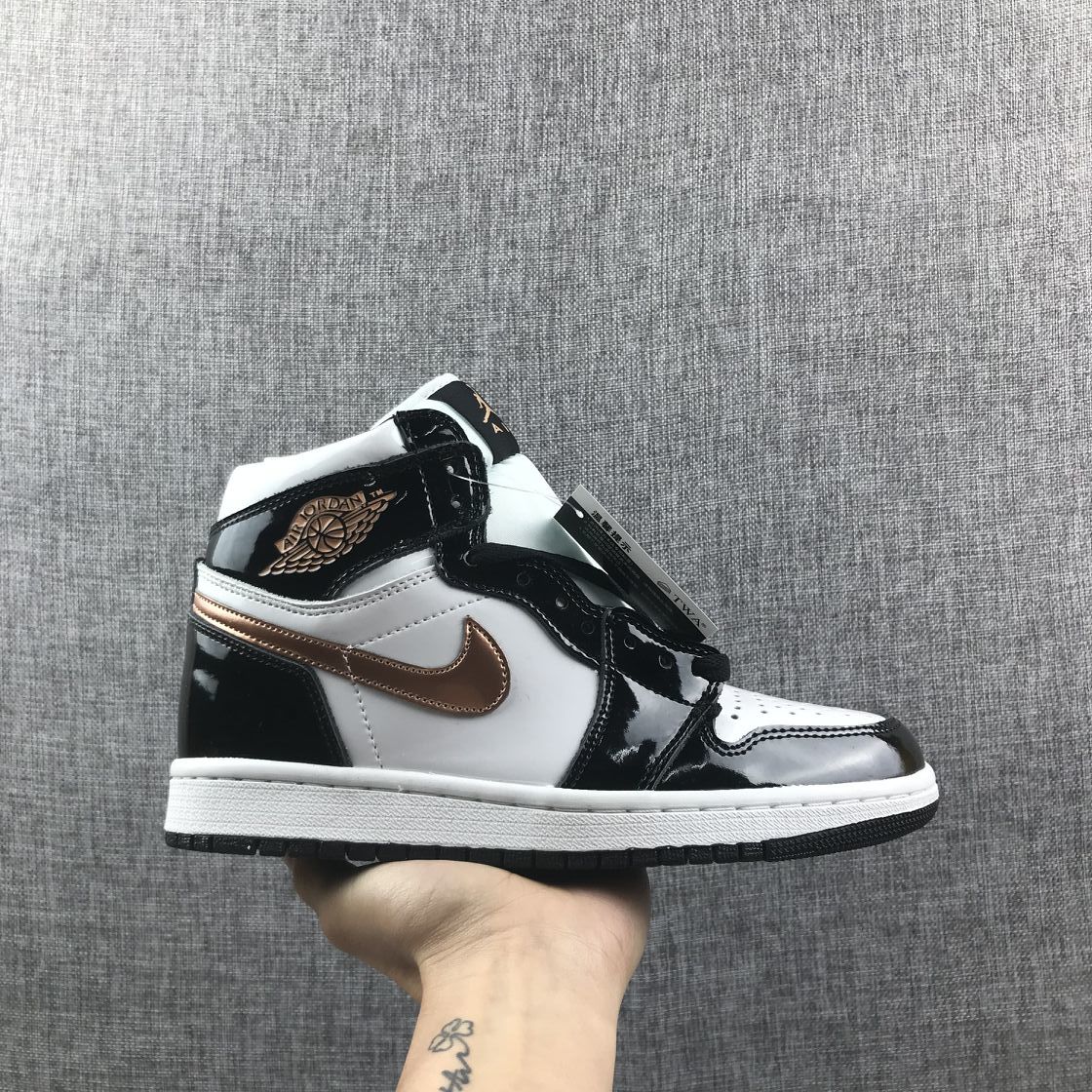Air Jordan 1 Mid Black White Metallic Gold Sneakers 852542-007