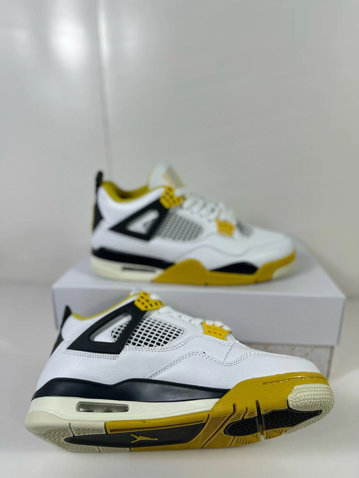 Jordan Air Jordan 4 Vivid Sulfur Sneakers White Yellow AQ9129-101
